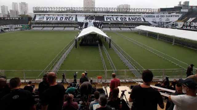 Último adiós a Pelé en el estadio Vila Belmiro de Santos