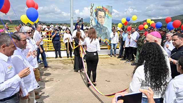 Oficializan el paso de vehículos por el puente Atanasio Girardot