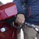 Gasolineros italianos reprochan al Gobierno el encarecimiento del carburante