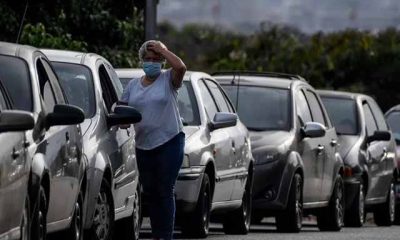 Falta de control en la Estación de servicio la Independencia genera caos en el suministro