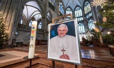 Benedicto XVI pidió destruir sus documentos privados, según su secretario