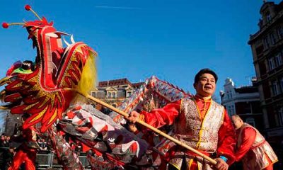 China celebra el Año Nuevo Lunar con multitudes de personas en casas y templos