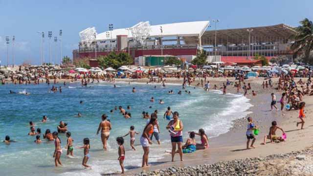 Registran repunte de 96 % de temporadistas en playas de La Guaira