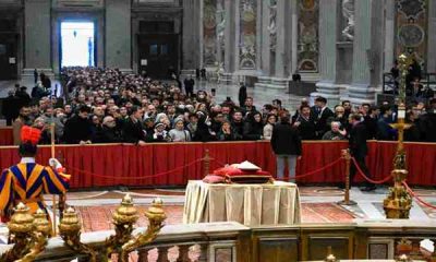 Cerca de 40 mil fieles han visitado la capilla ardiente de Benedicto XVI