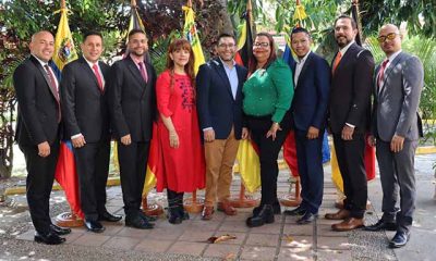 Los Teques, 16/01/2023.- El alcalde del municipio Bolivariano de Guaicaipuro, Farith Fraija, juramentó este lunes, a los miembros del gabinete administrativo que lo acompañará durante el período 2023, al tiempo que presentó tres nuevas líneas de trabajo para seguir impulsando el Plan de Gobierno Municipal 2021-2025. Desde los espacios abiertos de la Casa de las Artes Tanya Díaz, ubicada en Los Teques, estado Miranda, el mandatario local hizo entrega de las resoluciones administrativas a cada secretario y director juramentado. Durante su intervención felicitó y agradeció a todo su equipo y, a su vez, le pidió trabajar bajo tres líneas de gobierno, entre ellas el correcto seguimiento y control a la gestión (primera), elevar el nivel de eficiencia, efectividad y eficacia para la transformación del Guaicaipuro Ciudad Capital. También fortalecer la efectividad en las siete parroquias de jurisdicción, para lo cual, indicó Fraija, en los próximos días se redimensionarán los gobiernos territoriales para ampliar la gestión. "Los secretarios tienen que convertirse en modeladores de procesos de seguimiento y control de gestión. No podemos seguir desaprovechando los distintos recursos que tenemos en nuestras manos, tenemos que trabajar para elevar el nivel de eficiencia, efectividad y eficacia", instó la máxima autoridad municipal. El burgomaestre anunció, durante el acto, la creación de la Dirección de Turismo, a cargo de Oscarina Rivas, así como la redimensión de la Dirección de Seguridad Vial y Transporte, que es asumida por el funcionario de la Policía de Guaicaipuro, Alí Palma. A continuación, las autoridades juramentadas: secretaria Ejecutiva de Gobierno, Naila Medina; secretaria Ejecutiva de Gestión Interna y Directora de Talento Humano, Anys Pfaff; secretario Ejecutivo de Economía Productiva, Christyan Fraija; secretario Ejecutivo de Seguridad Ciudadana, Carlos Andrade; secretario Ejecutivo de Infraestructura y Derecho a la Ciudad, Néstor Cavalieri; secretario Ejecutivo de Desarrollo Social Poder Popular, Yenderth Alcalá; así como Jesús Mujica, quien asume como Superintendente Tributario del Servicio Autónomo de Administración Tributaria (Satguaica); la Auditora Interina, Jackeline Rodríguez, el Síndico Procurador del municipio, César Vielma y la Consultora Jurídica, Grecia Espinoza. Por otra parte, algunas de las direcciones que conformarán el Gabinete Ejecutivo quedaron de la siguiente manera: director General de Despacho, Gabriel García; director General de Ecosocialismo y Control Ambiental, Hugo Romero; director General de Prevención y Acción Comunitaria, Antonio Reques; directora General de Ingeniería Municipal, Belkis González; director General de Hábitat y Vivienda, José Alberto; directora General de Relaciones Interinstitucionales, Dennisse Monrroy; directora de Atención al Ciudadano, Dailyn Mota; directora de Comunicación e Información, María Alejandra Guevara; directora de Planificación Organización y Presupuesto, Yesenia Pérez; director General de Seguimiento y Control, Alexander Araguallan; director General de Tecnología y Sistema, José Ángel Pérez; director General del Registro Civil, Jako Blanco; director General de Movimientos Sociales y Misiones, Miguel Garmendia; directora General de Bienestar Social, Hilda Álcala; director General de Educación, José Salcedo; director General del Poder Popular y Comunas, Luis Cabello; directora General de Protección Social, Rosa Mangarre; director General de Guardia Patrimonial, José Bracamonte; Comisionado de la Oficina Municipal Antidrogas, Alejandro Bermúdez, y el director General de Infraestructura y Arquitectura, Gabriel Espinoza. /JV Prensa Alcaldía de Guaicaipuro