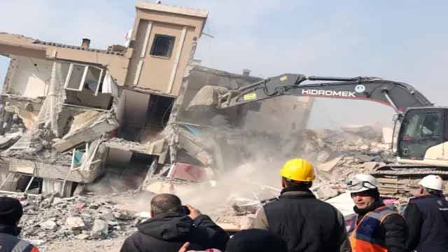 Rescatan a cinco personas 9 días después del terremoto en Turquía