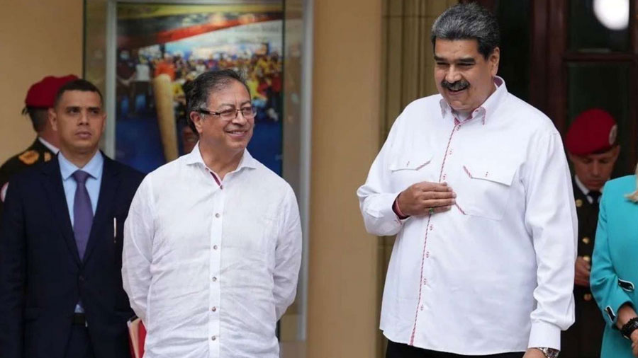 Petro viaja por tercera vez a Caracas para reunirse con el presidente Maduro