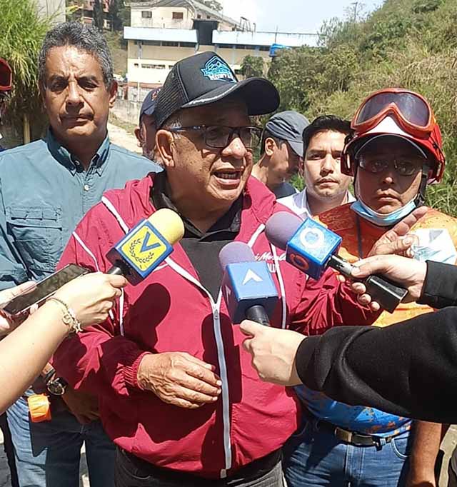 Alcalde Morales inspeccionó problemática de la estructura del CC Colinas de Carrizal
