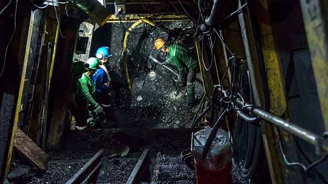 Grupo armado retiene a 50 trabajadores en una compañía minera de Colombia