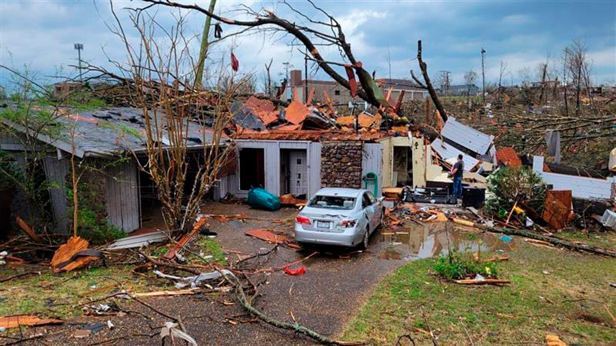 Un devastador tornado golpea Arkansas y pone en alerta a otros estados de EEUU