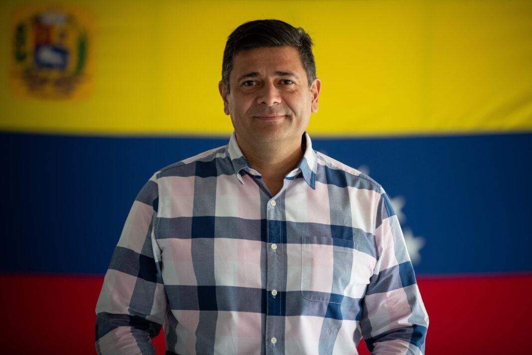Voluntad Popular presenta a Freddy Superlano como candidato a las primarias presidenciales
