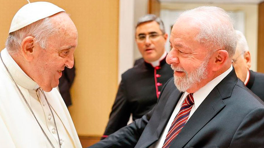 Papa a Lula: "Estamos en tiempos de guerra y la paz es muy frágil"