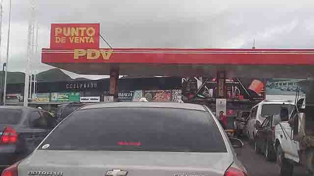 Denuncian irregularidades en cobro de gasolina en estación El Prado