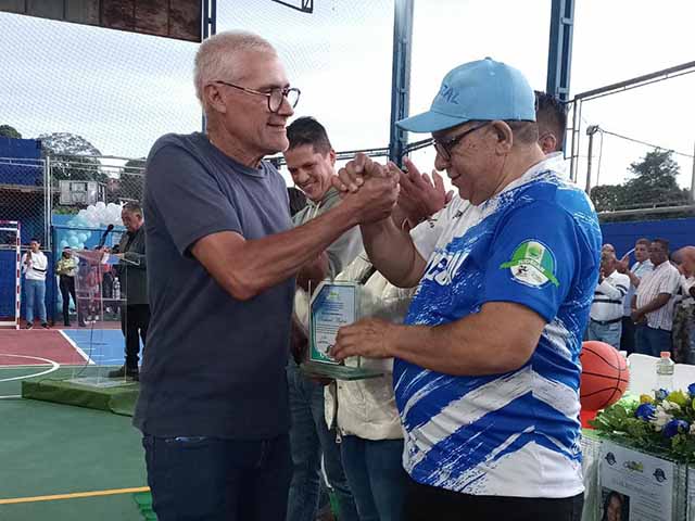 Alcalde Morales reinauguró Cancha Dilia “Vidita” Betancourt