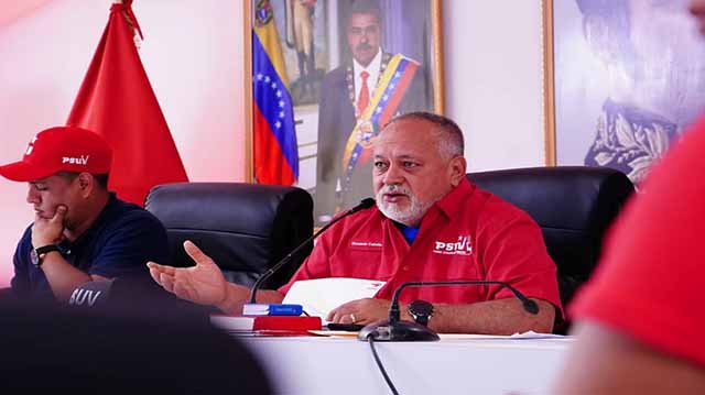 Cabello asegura que el presidente Maduro no ordena las inhabilitaciones