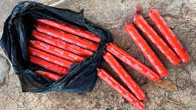 La Policía Nacional Bolivariana recuperó 3 kilos 284 gramos de explosivos empaquetados en 13 cilindros marca Indumil (Industria Militar Colombiana)