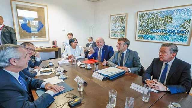 Gobierno y oposición venezolana se reúnen con Macron y mandatarios latinoamericanos en Bruselas