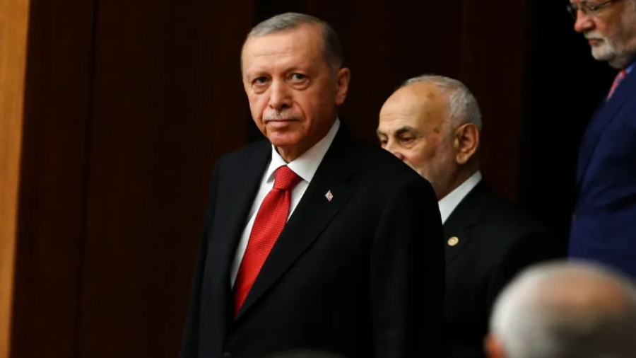 Erdogan Advierte sobre Riesgo Regional en Caso de Guerra Rusia-Ucrania en el Mar Negro y Aborda Acuerdo de Granos