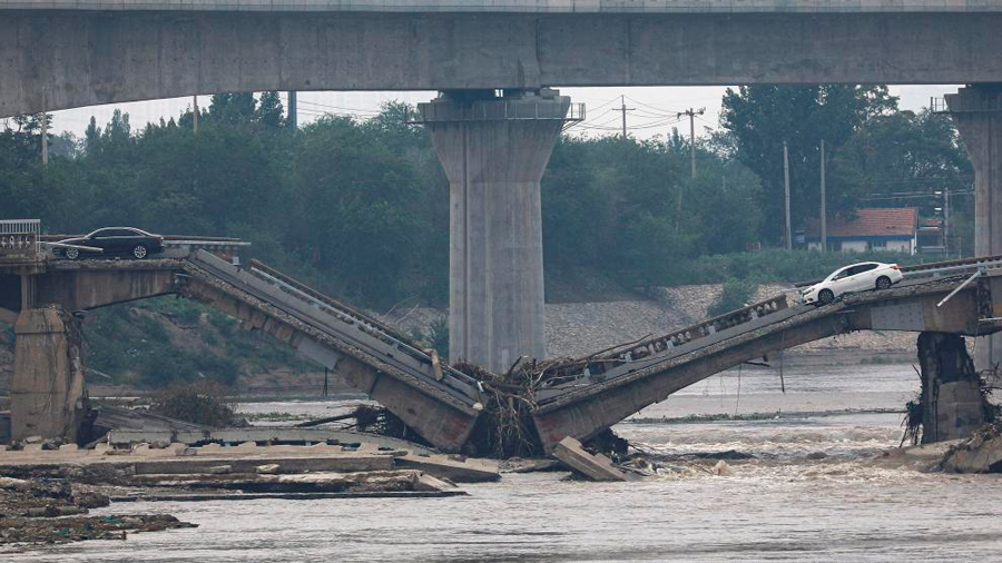 Tifón Doksuri causa derrumbe de puente en China: Se intensifica el nivel de alerta por inundaciones