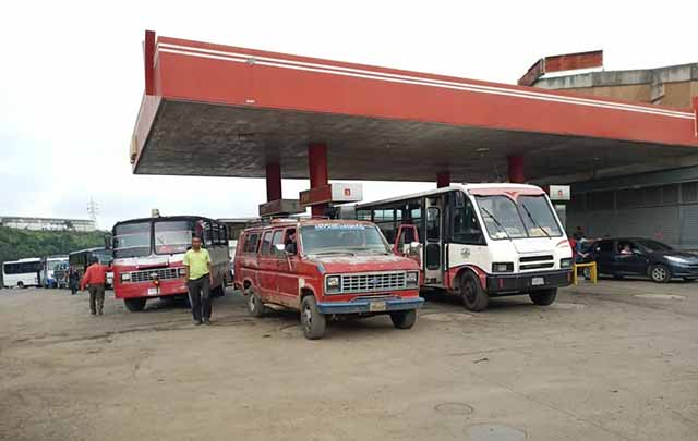 Más de 600 vehículos se abastecen de combustible diariamente en la estación Guaracarumbo