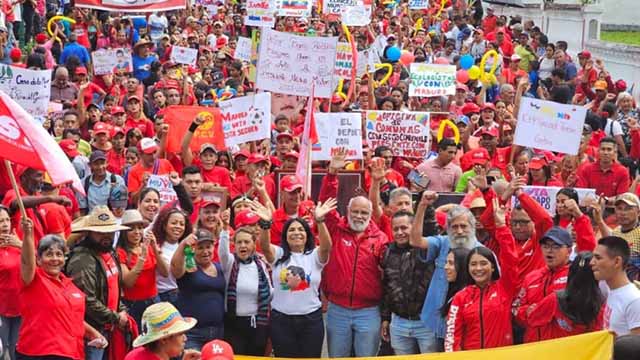 Oficialismo se movilizó en Caracas, Anzoátegui, Falcón y Monagas en apoyo al presidente Maduro