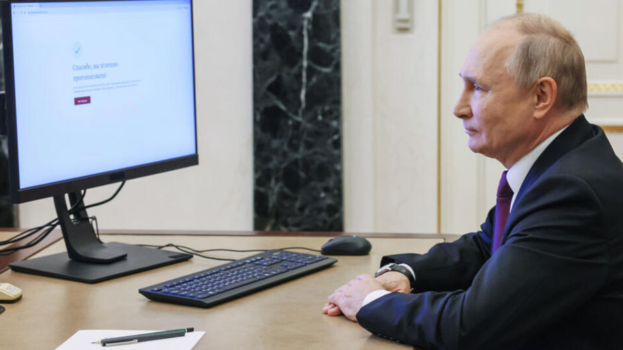 Vladimir Putin vota por internet y exhorta a la participación en elecciones regionales