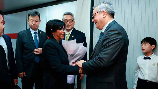 Vicepresidenta Delcy Rodríguez llegó a Shanghái para estrechar lazos de cooperación