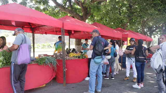 Alcaldía de Guaicaipuro Abastece con Alimentos en los Mercados Comunitarios