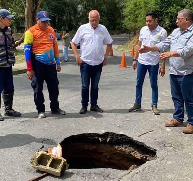 Alcaldía de Carrizal Responde a Emergencia en Avenida El Lago por Socavamiento