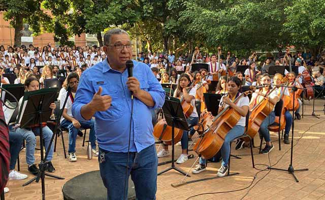Alcalde Morales impulsa la música: crea Fondo Municipal para Orquestas en Carrizal