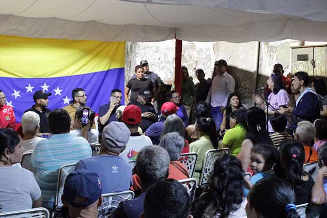 "Compromisos y Soluciones: Vecinos de Santa Eulalia Participan en Asamblea del Buen Gobierno con el Alcalde Fraija"