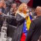 Adele Soprende a sus Fans Venezolanos al Lucir la Bandera de Venezuela en Concierto en Las Vegas