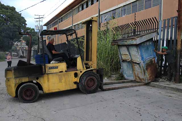 "Reactivación Vial: Inicia Proceso de Asfaltado en Zona Industrial I de Los Teques