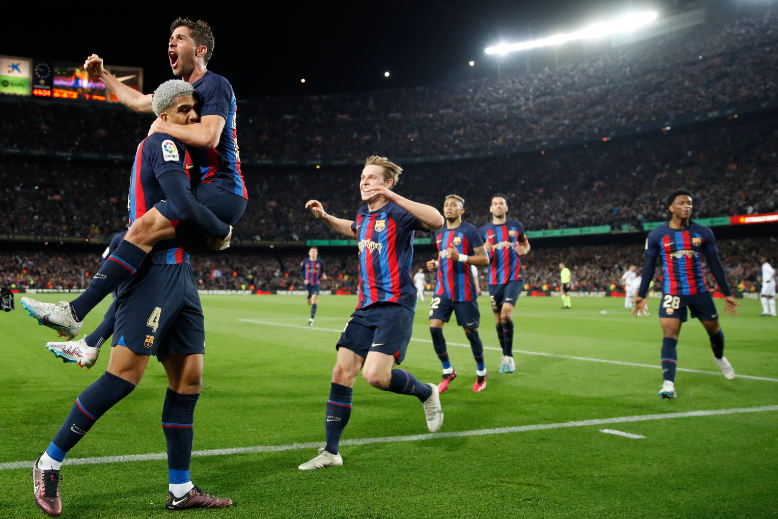 Barcelona Busca Clasificación Crucial en la Champions League ante Oporto: Duelo Decisivo en el Estadio Olímpico Lluís Companys