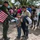 Migrantes esperan legalidad en frontera sur de EE.UU.