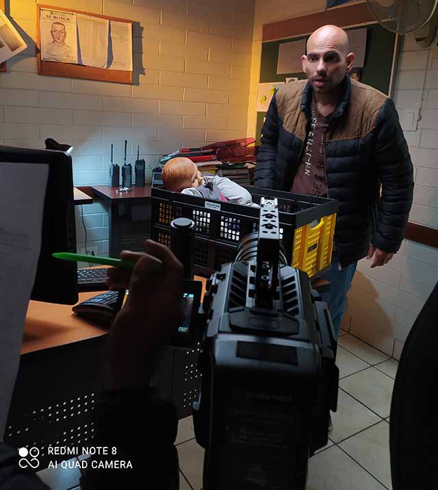 uan Correa, director, productor y guionista, una figura clave en la escena cinematográfica internacional, dejando su marca con obras impactantes como "El Grito del Mimo".