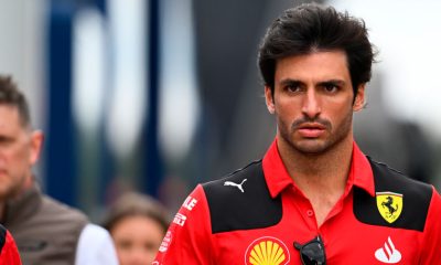 Carlos Sainz Revela Conversaciones para Renovar con Ferrari hasta 2024