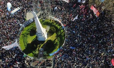 Marcha contra ajustes y medidas anti-protestas en Argentina