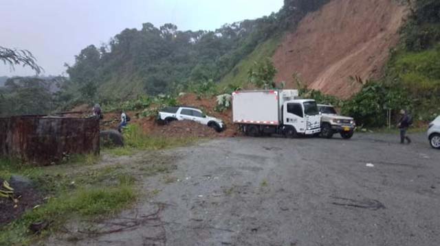 Emergencia en el kilómetro 17 de la vía, Chocó: Deslizamiento sepulta a 50 personas y dificulta labores de rescate