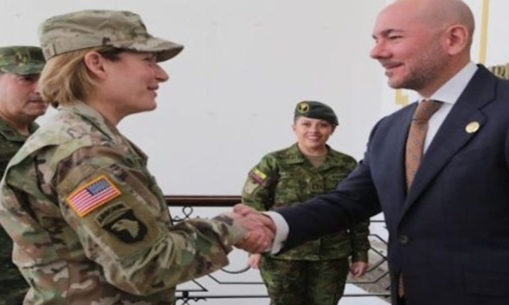 Comandante Laura Richardson se Reúne con Ministro de Defensa de Ecuador