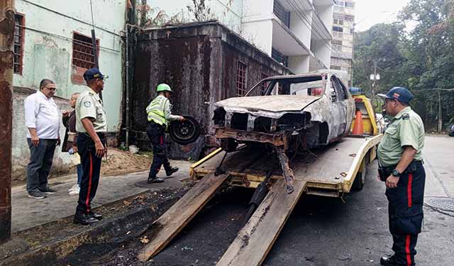 Plazo de 10 días para despejar vías públicas: Policarrizal inicia operativo de retiro de vehículos chatarras