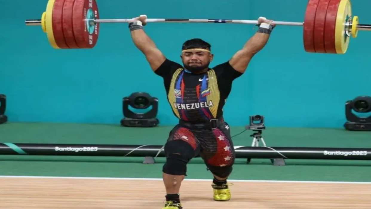 Keydomar Vallenilla, campeón absoluto en levantamiento de pesas