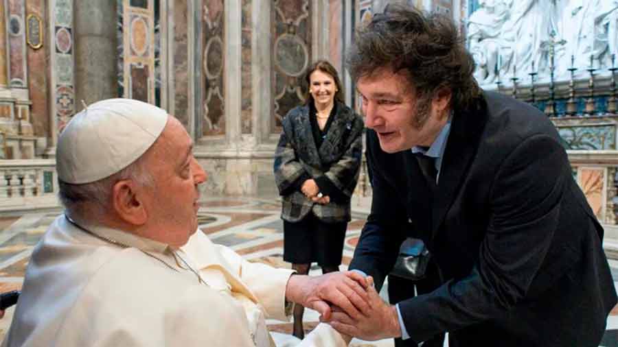 Papa Francisco se reúne con presidente argentino Javier Milei en el Vaticano