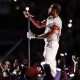 Usher Rinde Épico Homenaje a Michael Jackson en el Super Bowl