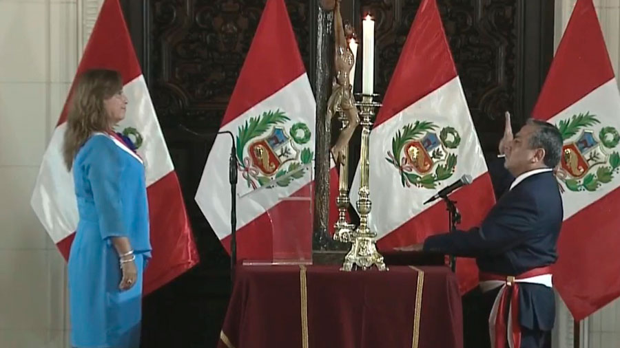 Dina Boluarte nombra primer ministro a Gustavo Adrianzén de Perú
