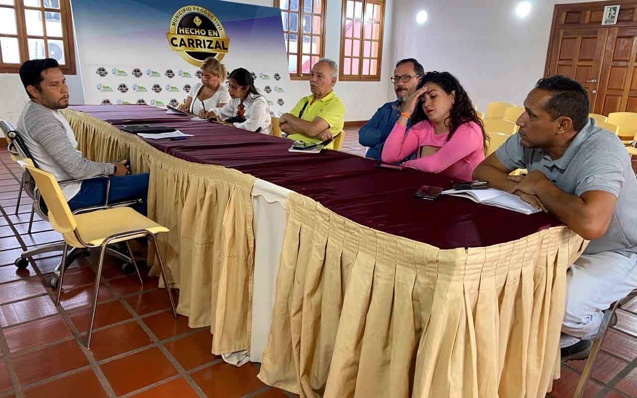 Edinson Flores, gerente de Infraestructura de la Alcaldía del Municipio Carrizal, lidera esfuerzos para solucionar la problemática del CC Colinas de Carrizal.