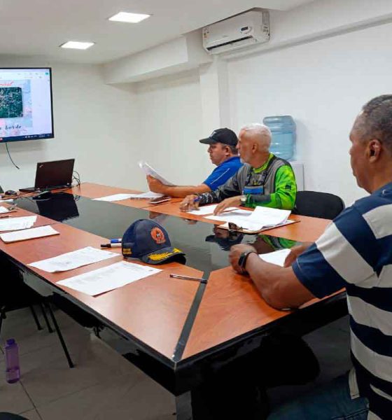 El equipo de la Alcaldía de Carrizal presenta el Plan de Mitigación de Riesgos 2024.