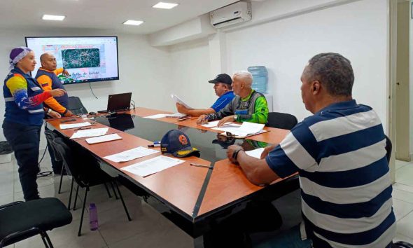 El equipo de la Alcaldía de Carrizal presenta el Plan de Mitigación de Riesgos 2024.