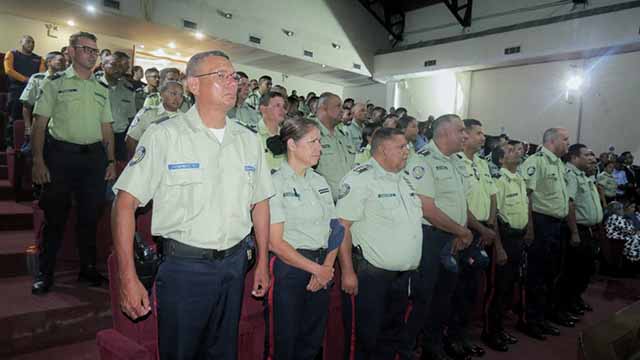 Condecoración a 27 Funcionarios de PoliCarrizal en su XXXII Aniversario