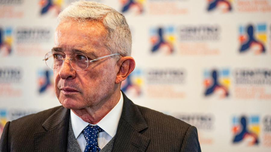 Álvaro Uribe acusado formalmente: soborno y fraude procesal
